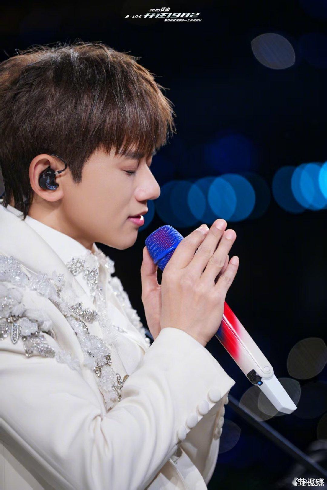 张杰高飞尾奏衔接勿忘心安张杰还在坚持手搓机械编曲泛滥的当下，张杰坚守手搓现场！鸟