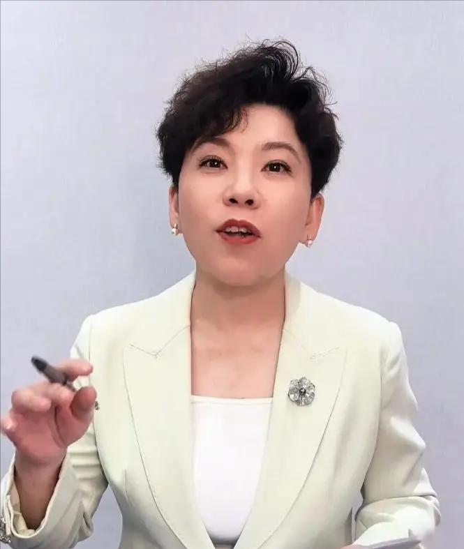 邓亚萍认为：林诗栋输在 2 个“细节”

第一个细节，林诗栋打得很努力，但是有点