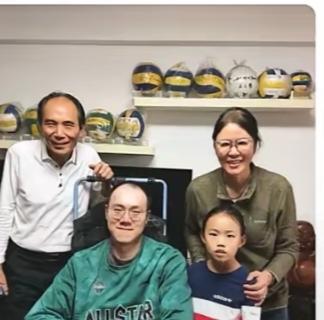 深夜发文看哭众人！郎平坚守多年的约定，才是最动人的体育情义
 
真的被郎平的温柔