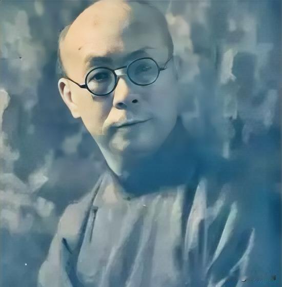 大众对汪精卫的叛国行径耳熟能详，却常常忽略了潜伏在国民政府核心的隐形汉奸黄濬，他