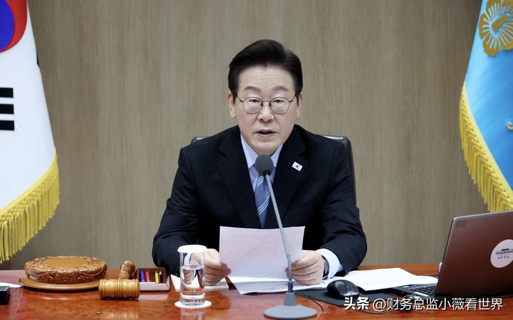 李在明为什么要废了检察厅，答案其实很简单。虽然他现在是总统，但他本人此前就遭到了