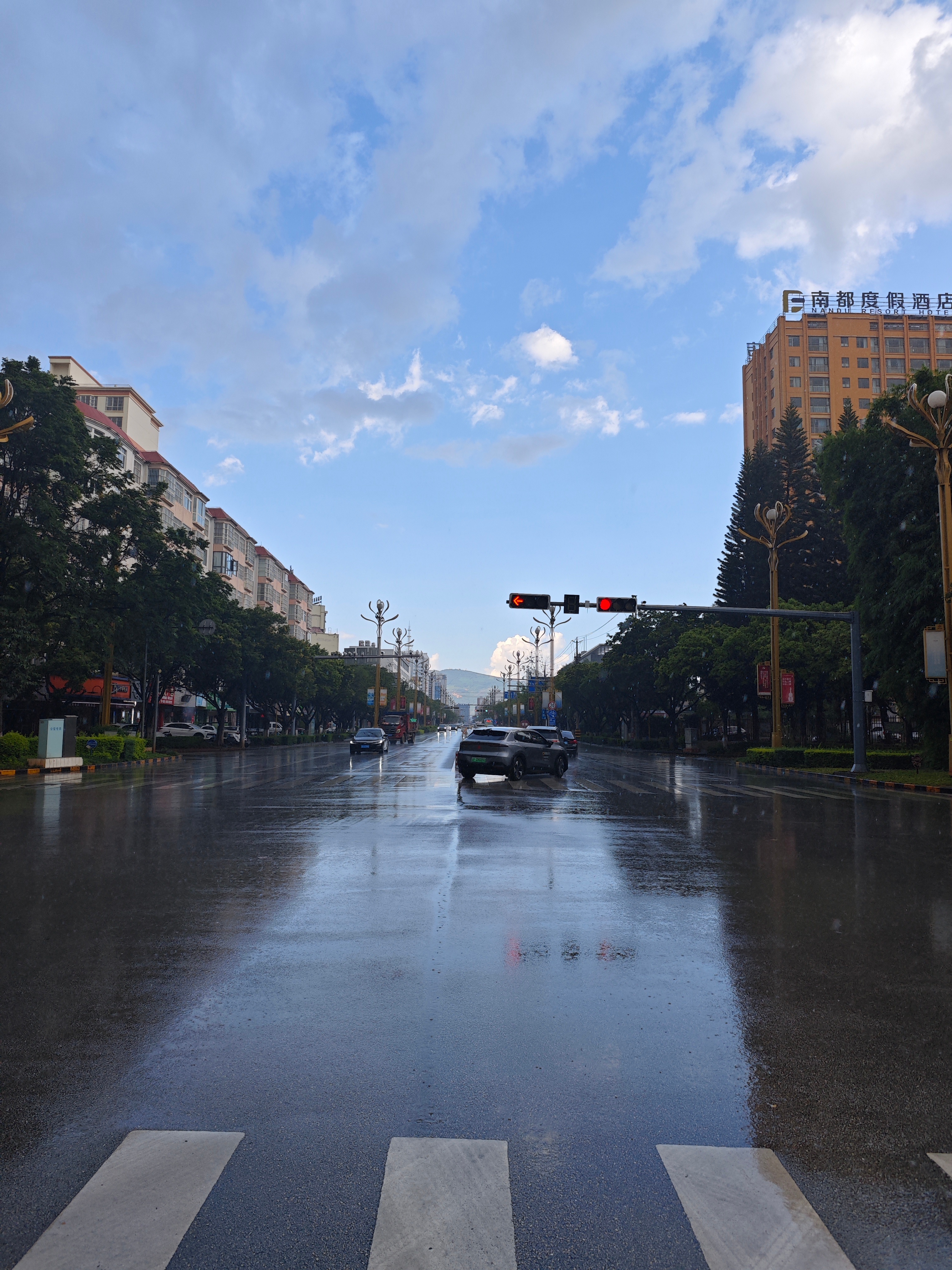 东边日出西边雨🌧 玉溪