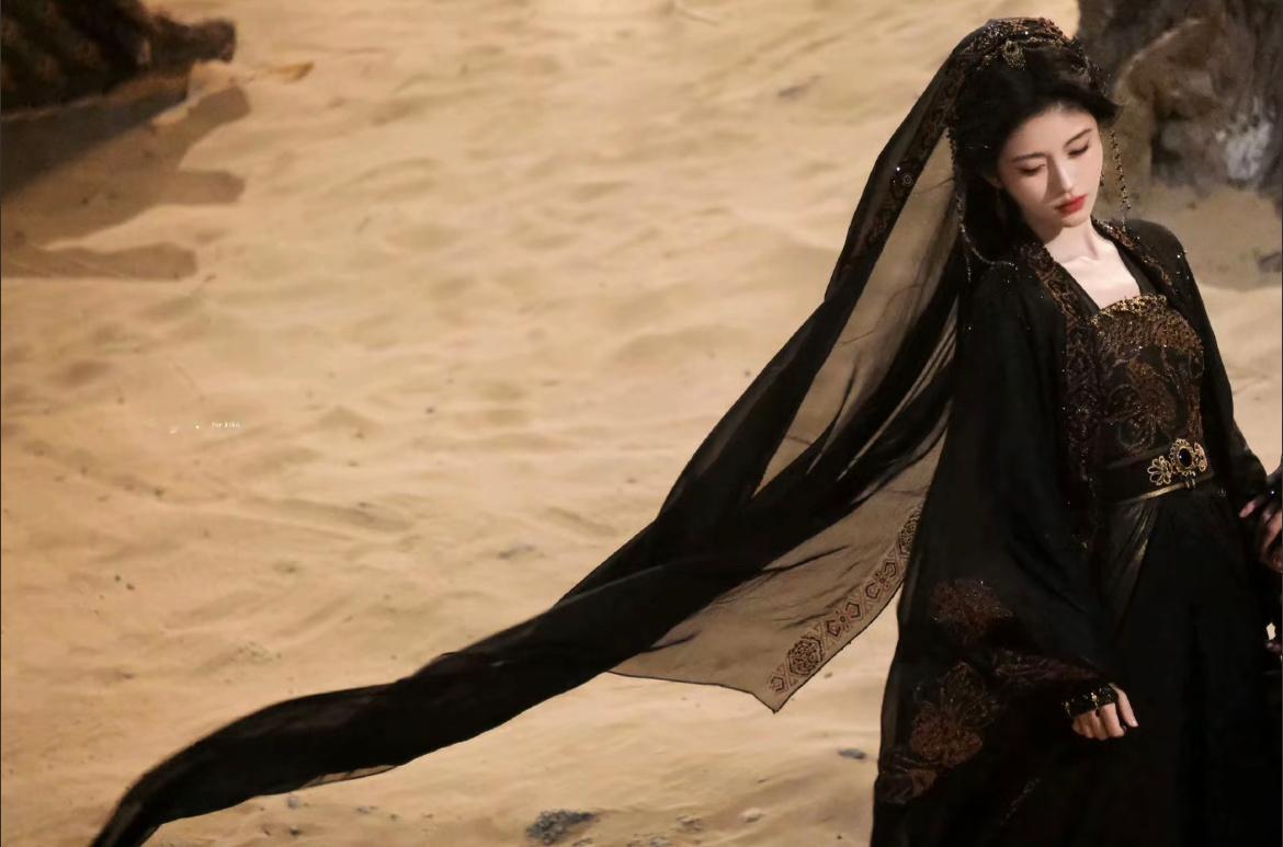 鞠婧祎 露芜衣  仪态好好[苦涩]第一眼还以为是逆水寒里的建模 