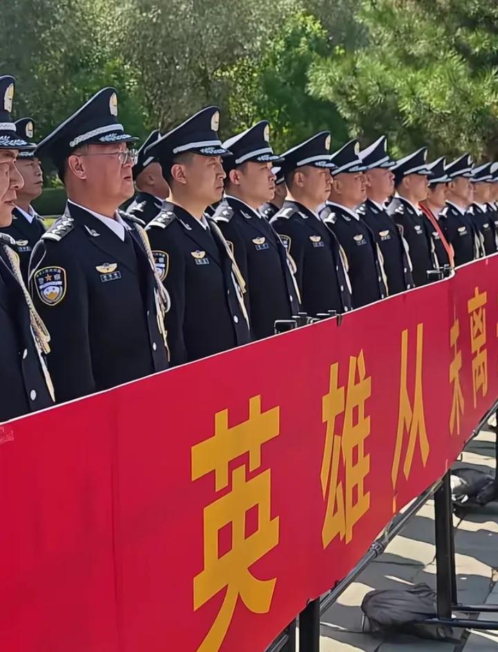为了给英雄开路，航班主动延误2小时，飞机上无一人抱怨。

近期沈阳桃仙国际机场大