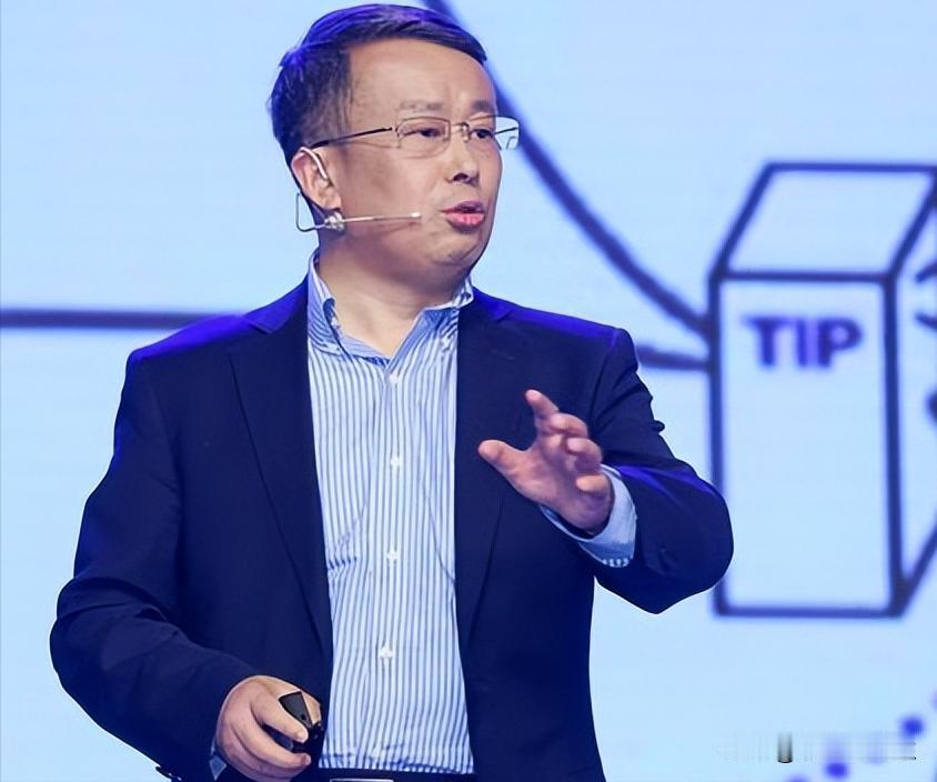 罗永浩，这回我支持你！项立刚就是欠收拾！
他就是蹭流量，如果老罗是普通人，他连理