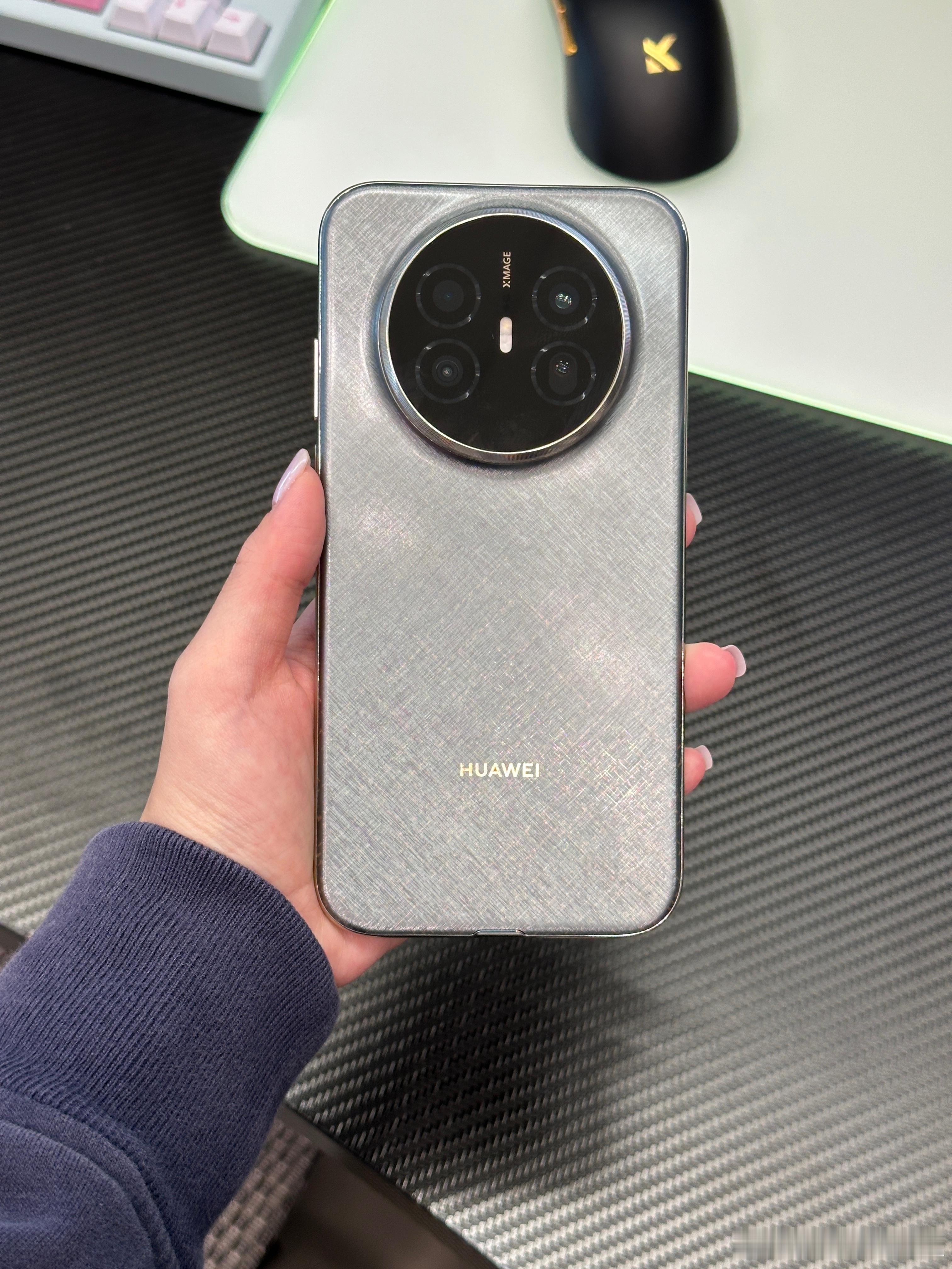 我的华为Mate 70 Air一大早就到了！大家对它有什么好奇的吗？准备做一期视