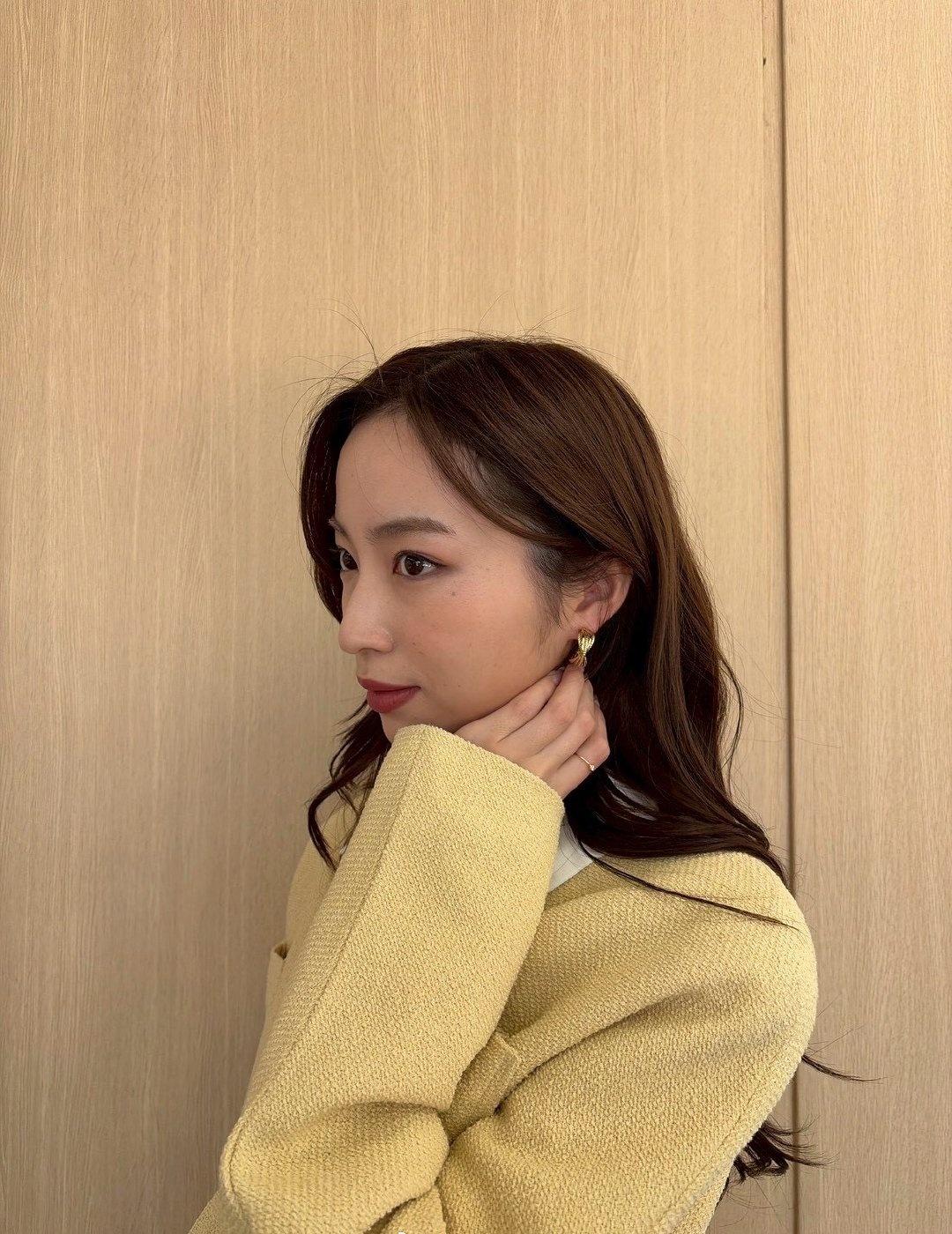 お天気キャスター・林佑香さんはトレンドのイエローをまろやかに着こなす♪ めざまし