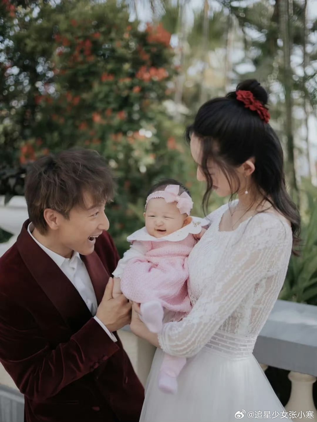 方力申女儿长得好像爸爸方力申和女儿长得好像方力申晒婚纱照，老婆叶萱颜值真的很能打