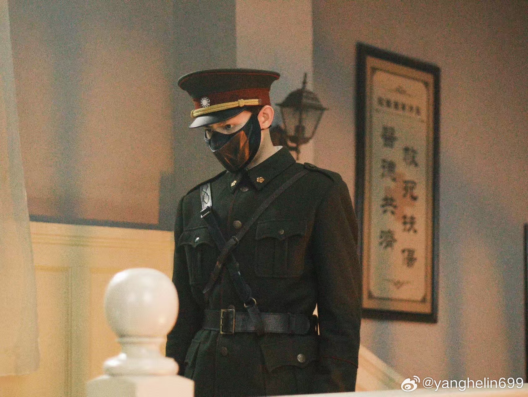 副官眉眼好像张铭恩小鱼沉静清冷的眉眼撞进眼里，瞬间唤起经典副官的旧情怀，那股熟悉