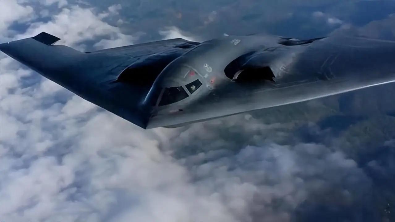 美国号称幽灵的B-2隐形战机:
 
- B-2的RCS约 0.1㎡，但这是对厘米