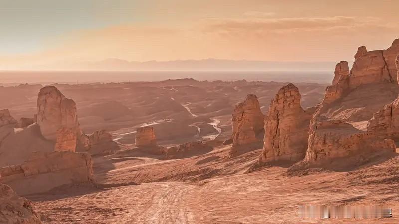 将一个大国逼入绝境，后果不堪设想。就拿俄乌冲突来说，北约在冷战后一再违背不东扩承