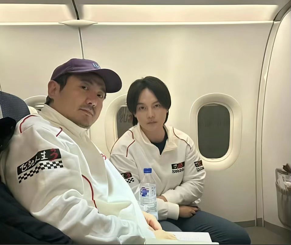 沈腾尹正同框，尹正清秀啊！秋雅别打电话了 我怕夏洛误会