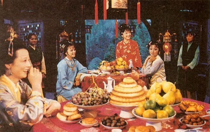 87版红楼梦中那些看似诱人的美食道具为何无人偷吃，原来大多数其实都是肥皂制作的？