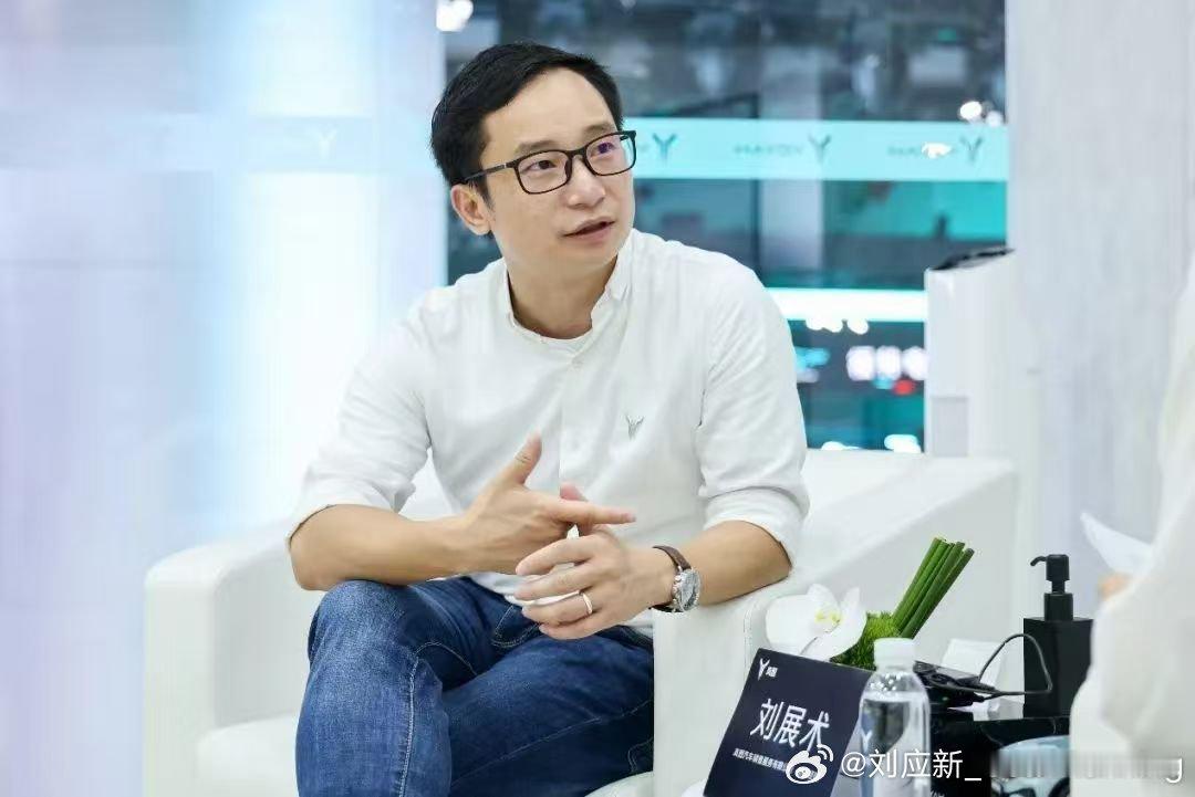 今日，刘展术官宣出任金标大众COO，这位手握双学历的“全能型人才”，履历横跨传统