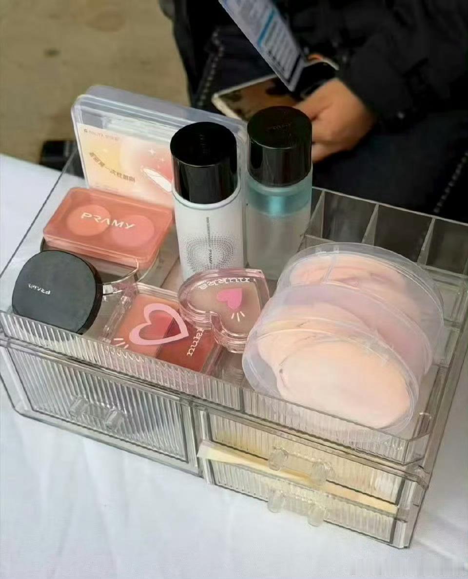 梓渝演唱会设置了女性关怀点梓渝好暖啊，这才是真正的宠粉丝难怪越来越红 