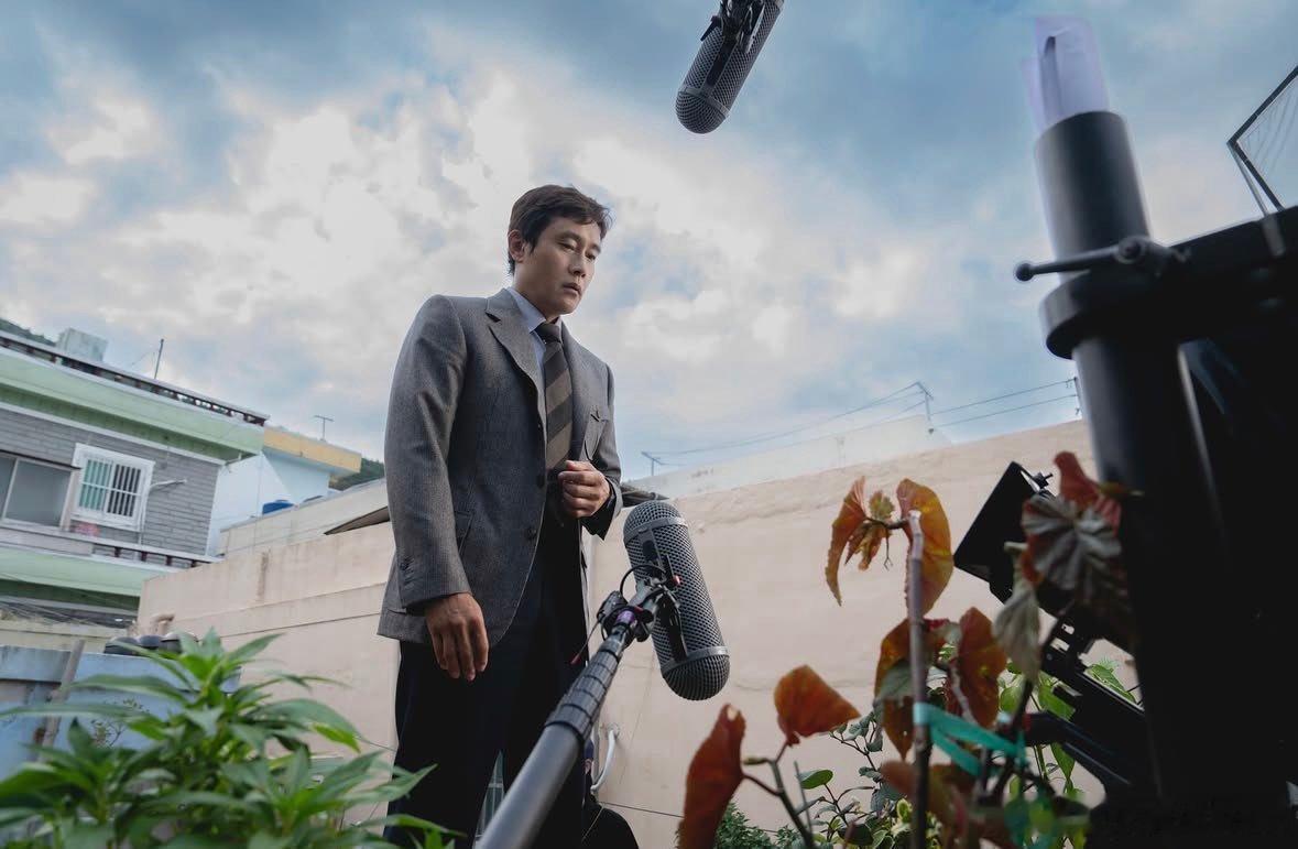 一组李秉宪在《无可奈何》的片场照 