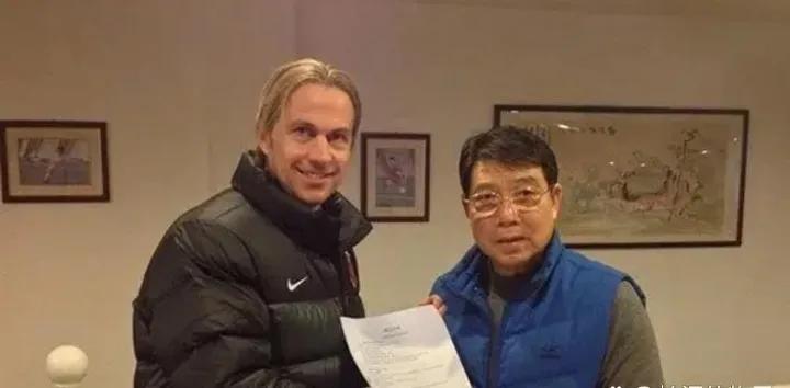 申花会不会重新请回海港门将教练沃克！我们知道沃克崩溃上申花门将教练！当时培养了王