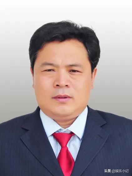 王自坤，这个名字在巨野县估计不少人听过。财政局党组副书记、副局长，还兼着县妇幼保