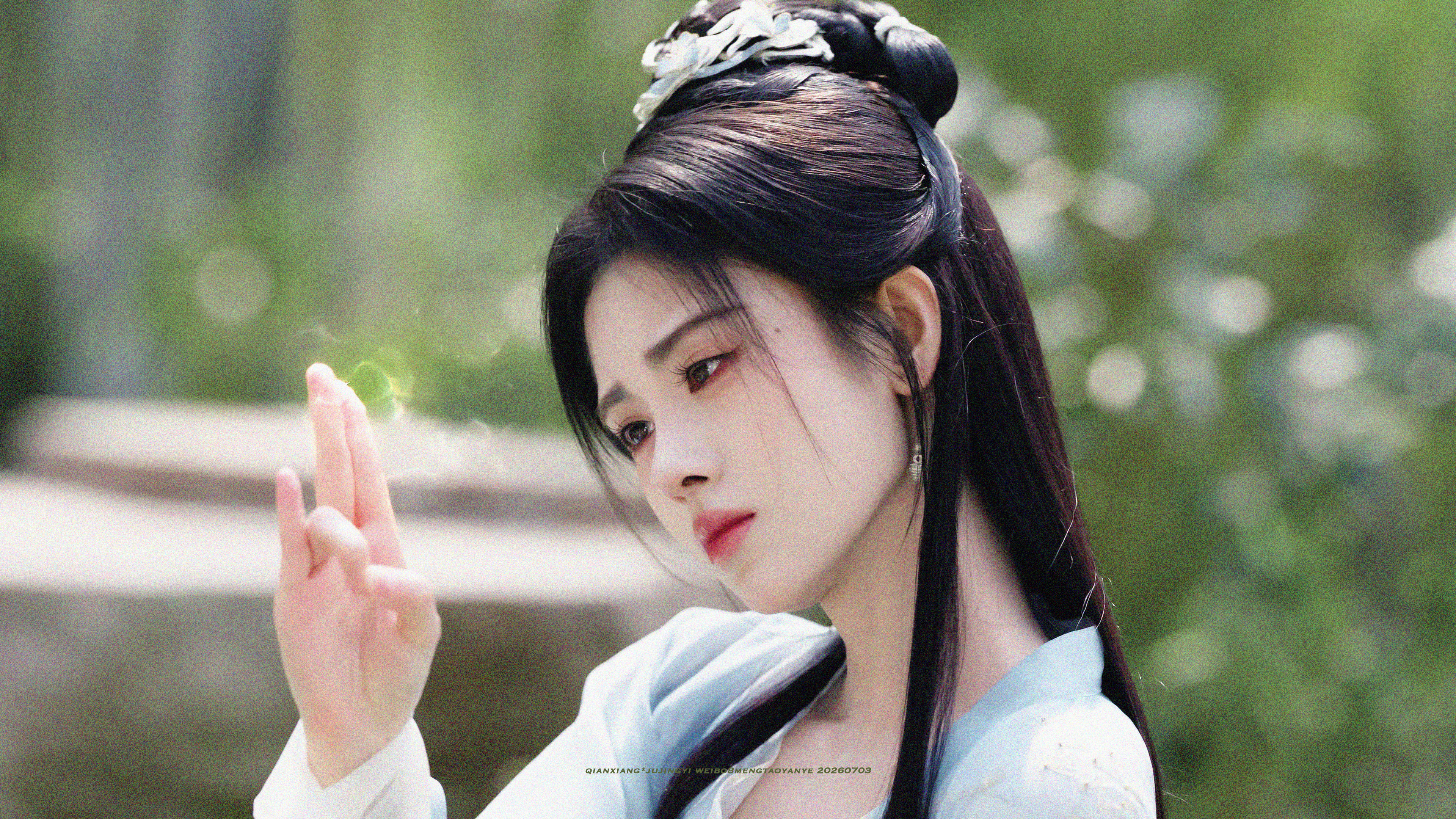 鞠婧祎姜黎非 jjy鞠婧祎千香 “希望你继续兴致盎然的与世界交手，一直在开满鲜花