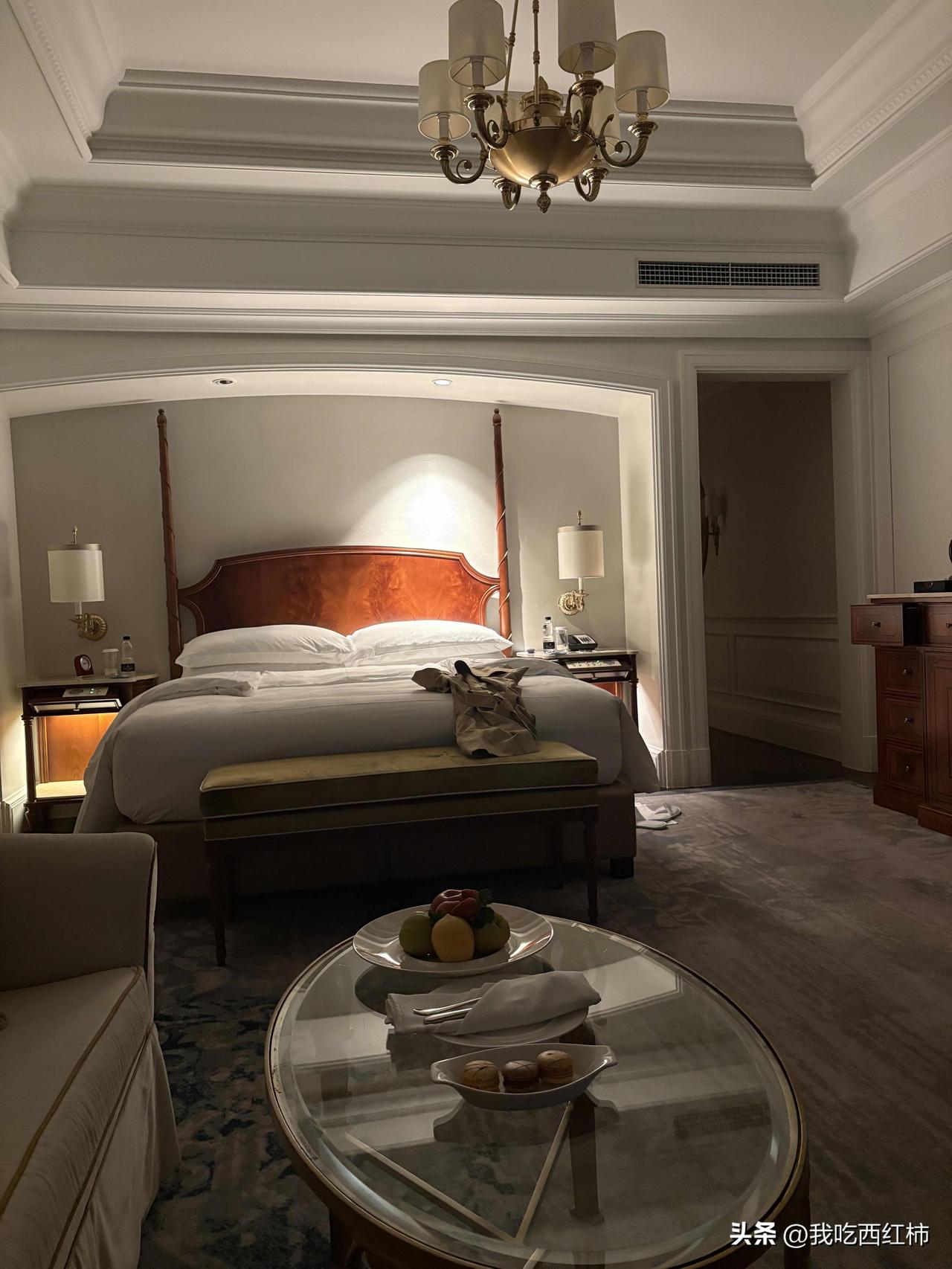 建议普通人尽早去体验一次奢华酒店
当我还是学生的时候，即使那时候我已经月入几万，