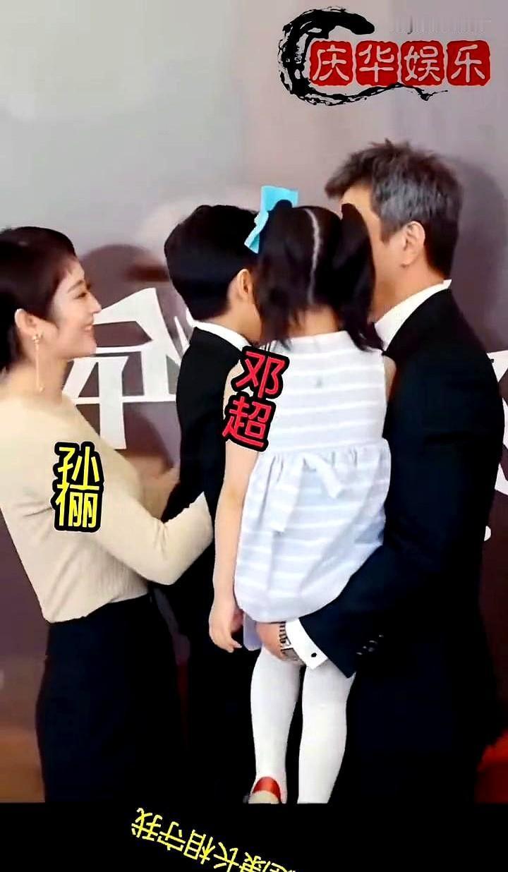 抖音上一句“我要和快乐一起走”，没人当真，结果真有人走出了新路子。
28亿次播放