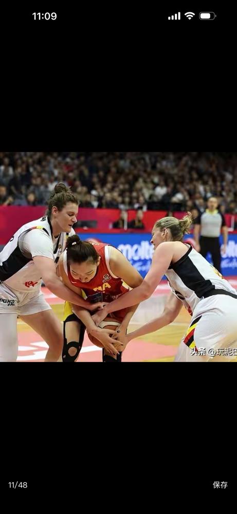 女篮被欧洲队打趴！2米26张子宇也救不了。
你亲眼看着吗？场上19次失误，传球