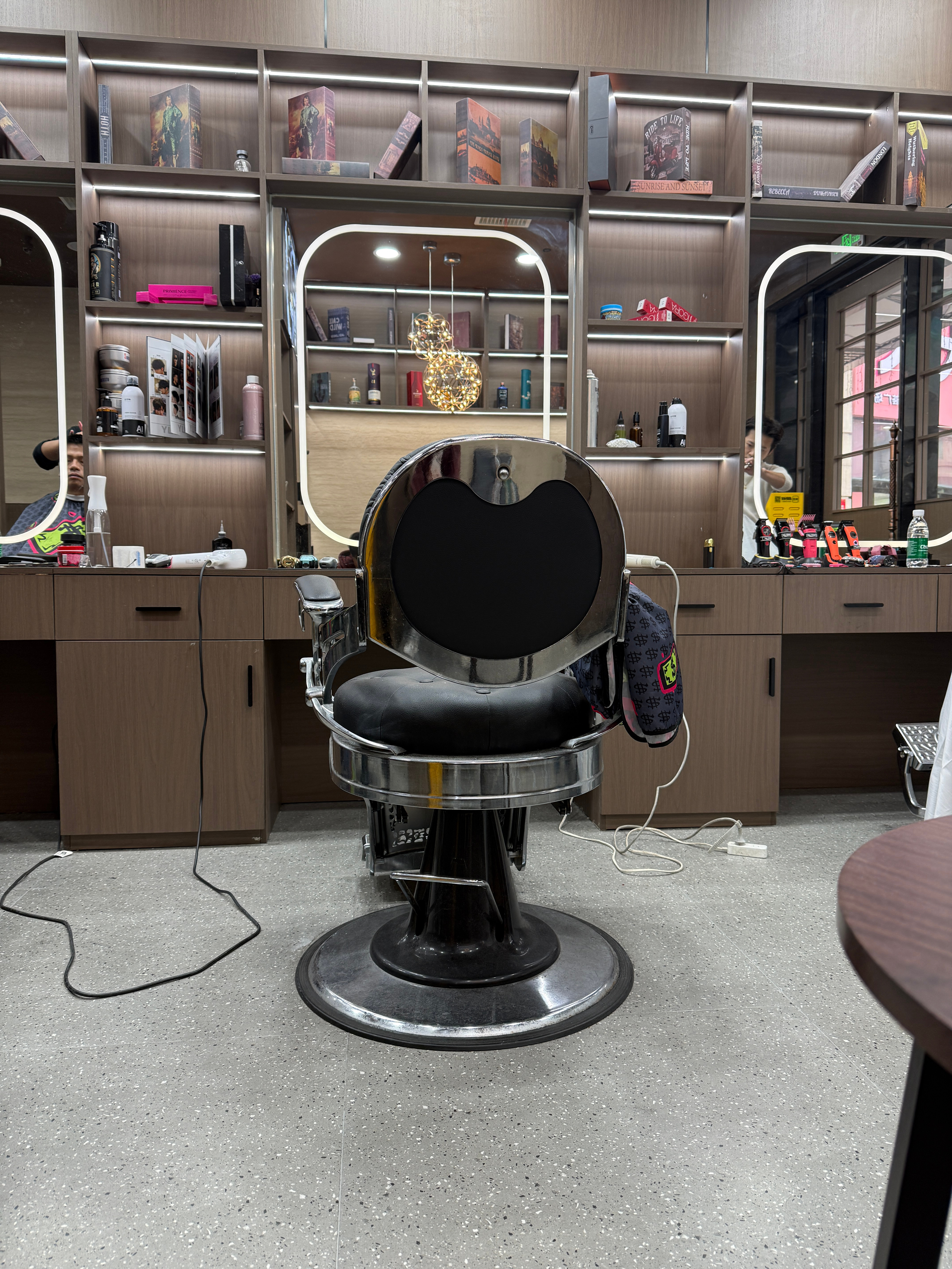 头发长了，遮挡视线，正月理发，思旧