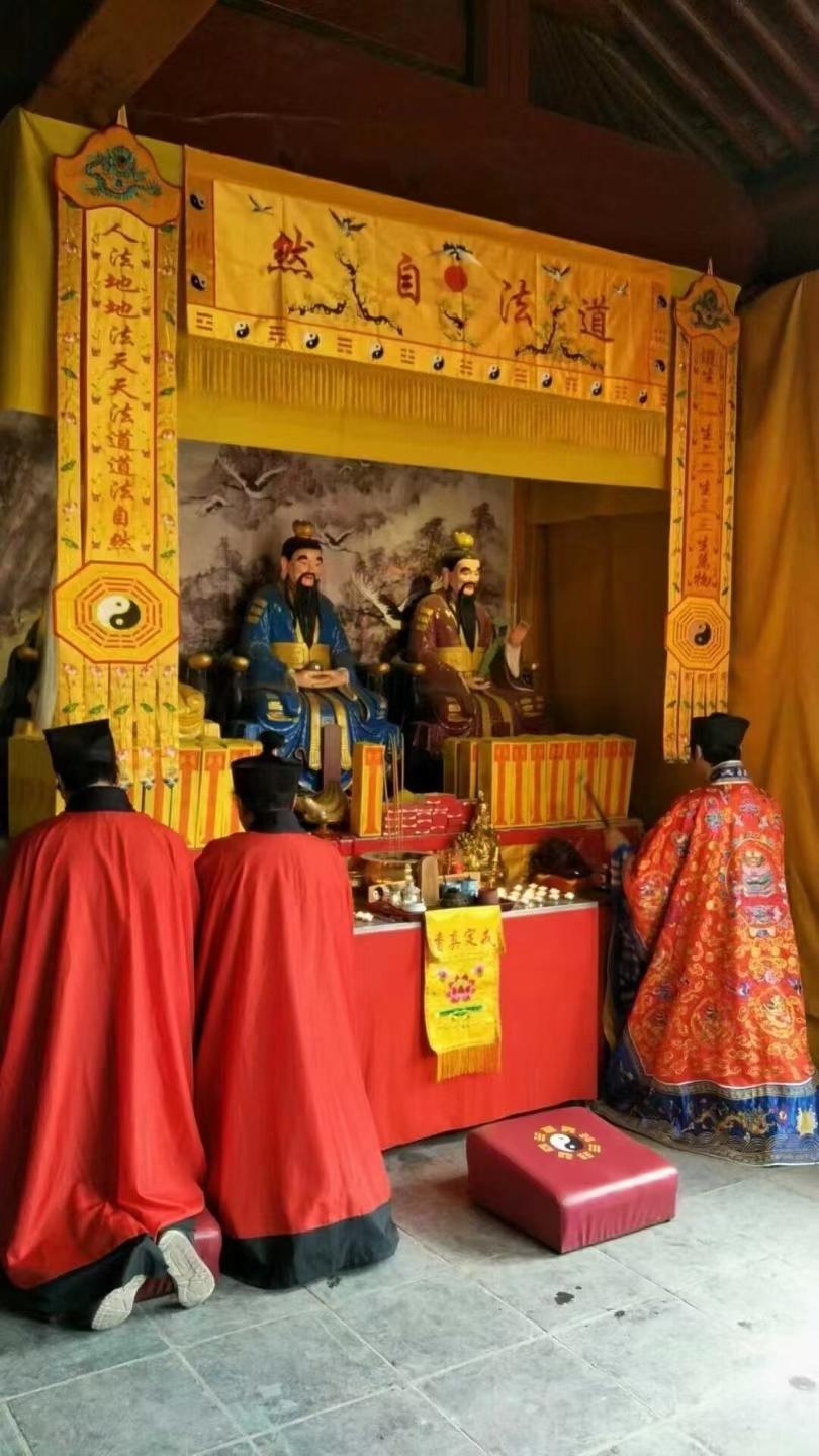 扛得住
涅槃之痛
才配得上重生之美
……
天生傲骨
又岂能服输
纵然世界崩塌
就