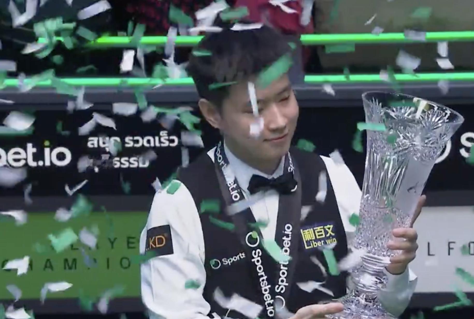 赵心童球员锦标赛夺冠 2026斯诺克球员锦标赛决赛，中国选手10-7战胜约翰-希