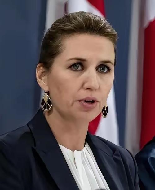 真是讽刺至极！
舔狗舔到最后一无所有！
骂遍中俄，结果转头一看，自家的“后院”格