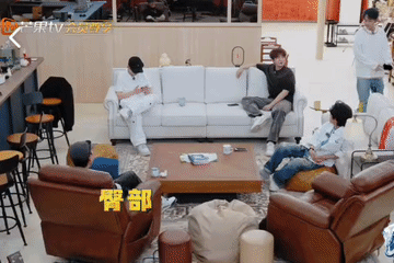 苏醒和张远说陈楚生是头部艺人，
这倒是真的！
虽然说陈楚生在现在这个流量至上的年