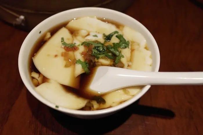 那些远去的日子16
做豆腐 送豆腐 吃豆腐
人生能有几回撑

灶台上母亲在雾气中