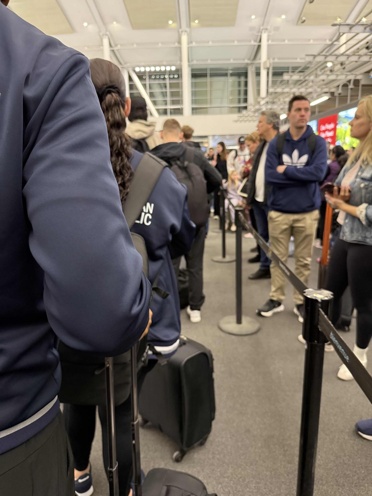 从加拿大多伦多回北京，这次订的美国联合航空；昨天早上6:30（UA565）从多伦