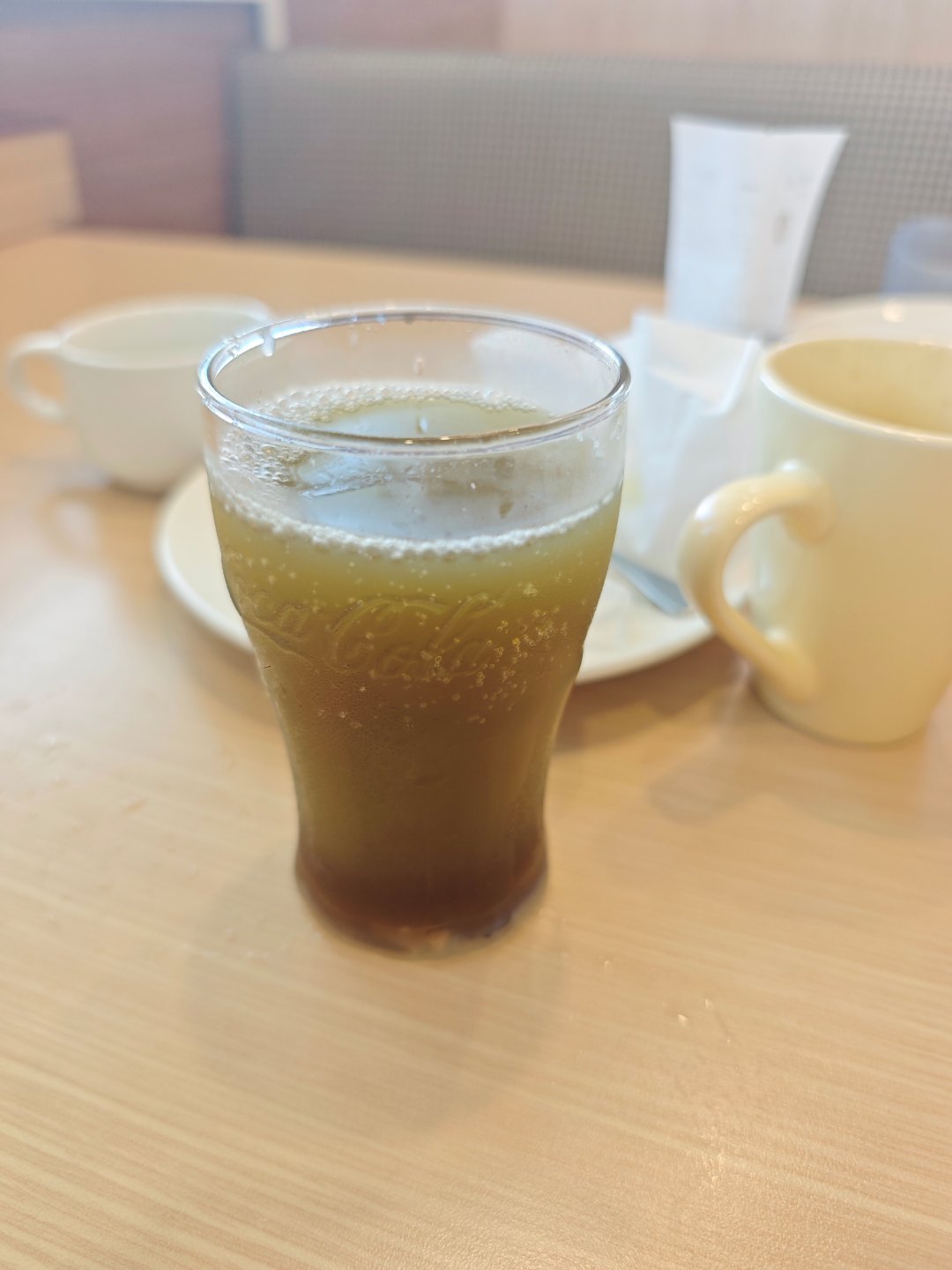 可尔必思苏打混蜜瓜苏打混可乐，总有一天我会把呕吐物制造出来 