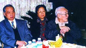 1955年，授衔典礼结束后，贺晋年正要离开。突然，韩先楚上前并敬礼，贺晋年愣了一