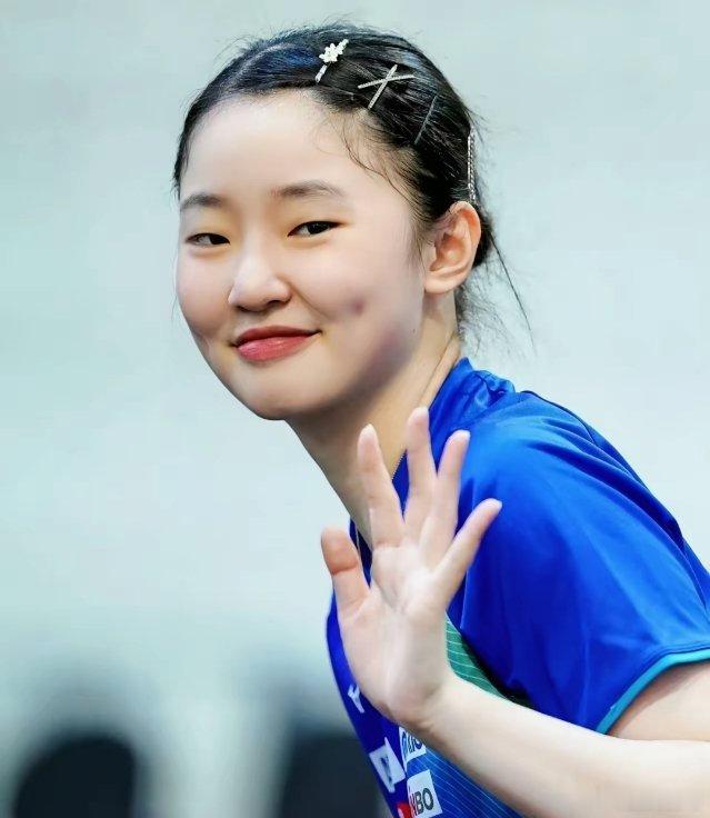 张本美和太会说话。当记者问她你有没有想过和哥哥张本智和打混双。她回答，有呀，我一