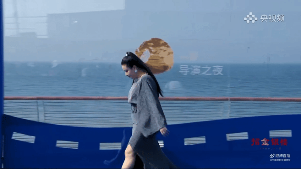 锤娜丽莎拗出了超S曲线 镜头下的每一个定格都好有韵味，生图状态简直能打，真的感觉