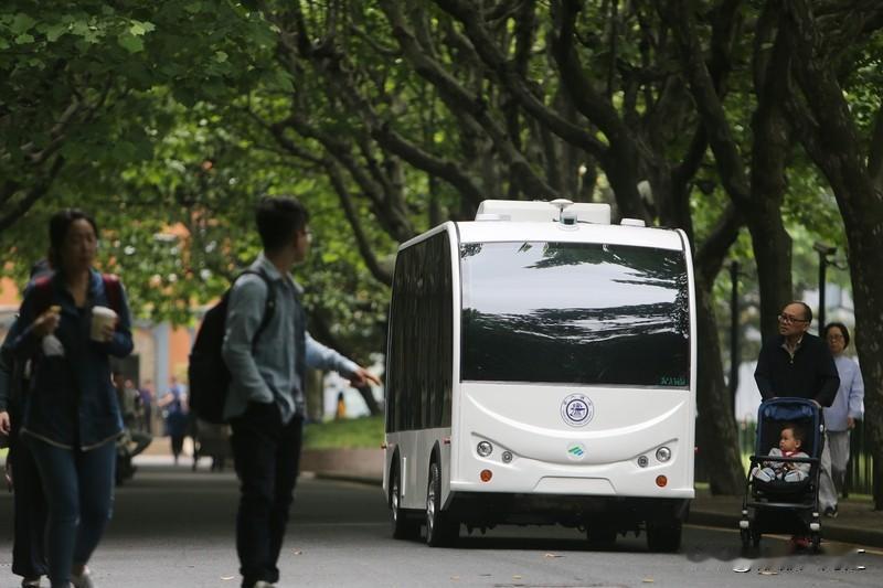 自贡无人车多场景应用前景一片光明。自贡是四川省低空经济主要承载地和人工智能产业协
