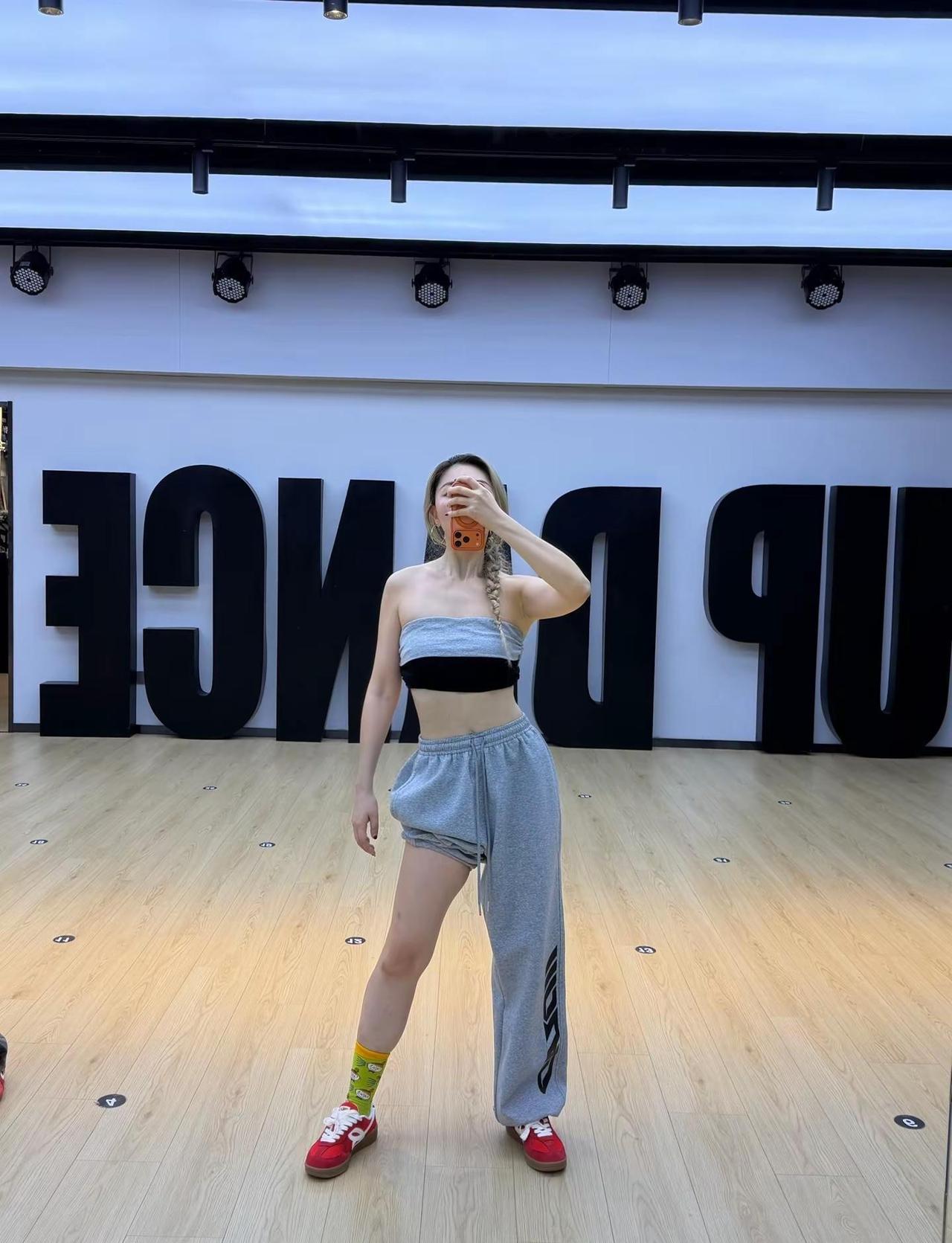 人应寻找生活的支点，支点越多，内心越强大 累了就原地躺下来歇一歇，就像最近吃了好