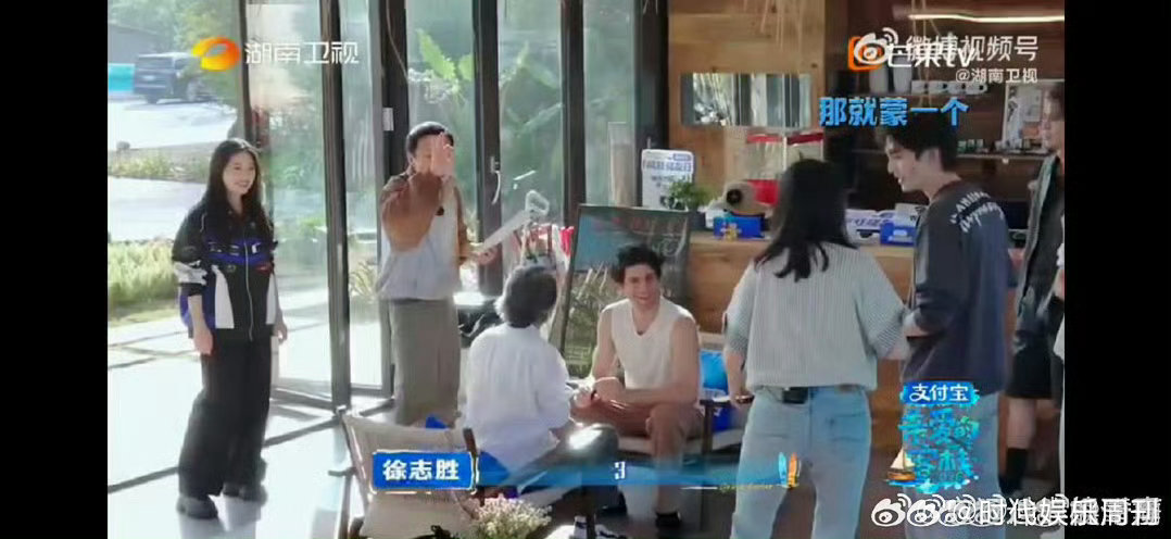 沈月徐志胜问秦岚曾用艺名是什么亲爱的客栈客栈日常欢乐多，沈月徐志胜的趣味提问，让