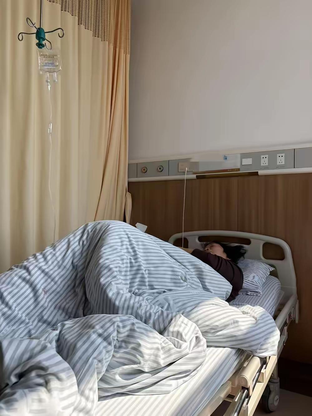 儿子承担一切，女儿却置身事外？农村养儿防老的真相让人深思
在父母生病时，通常儿子