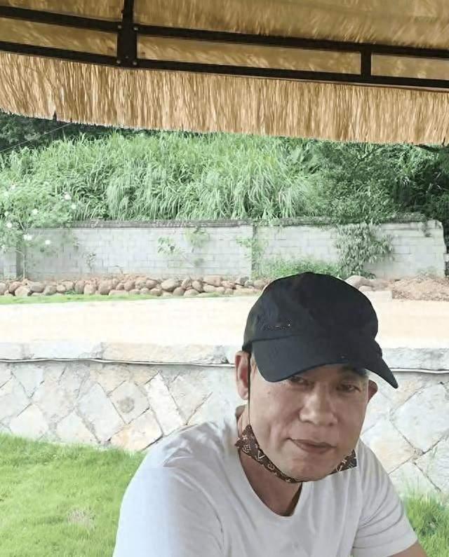 撞脸陈小春工人正面回应！网传失散弟弟全部是误传