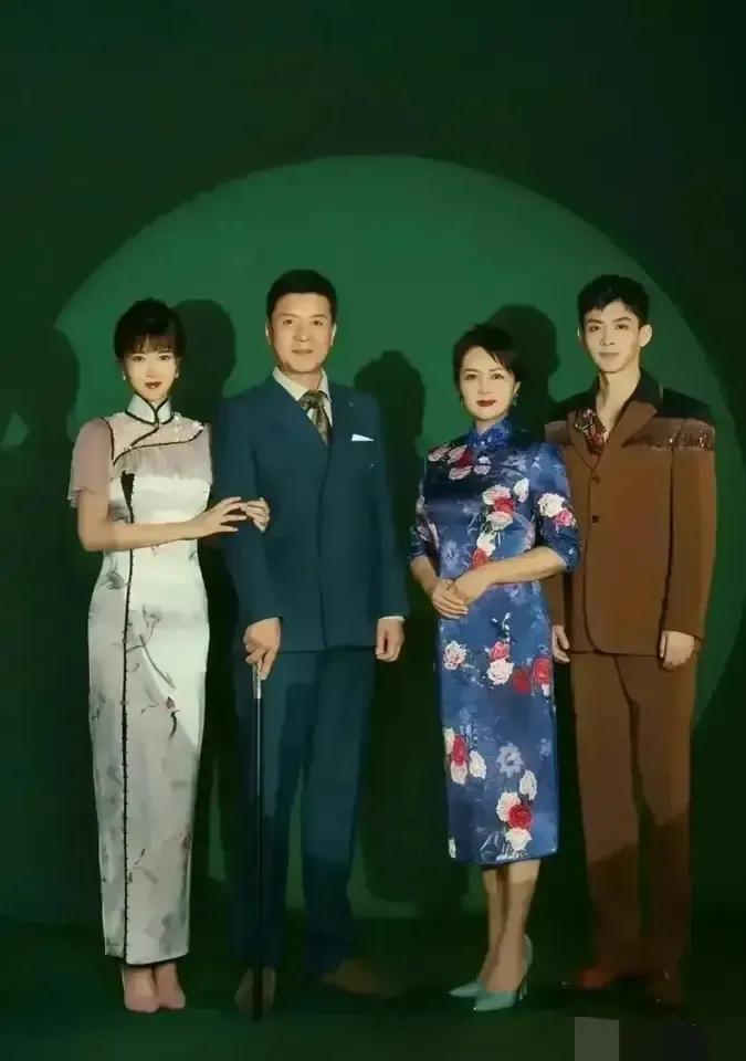 知名影星的全家福，
一家比一家和谐
一家比一家幸福