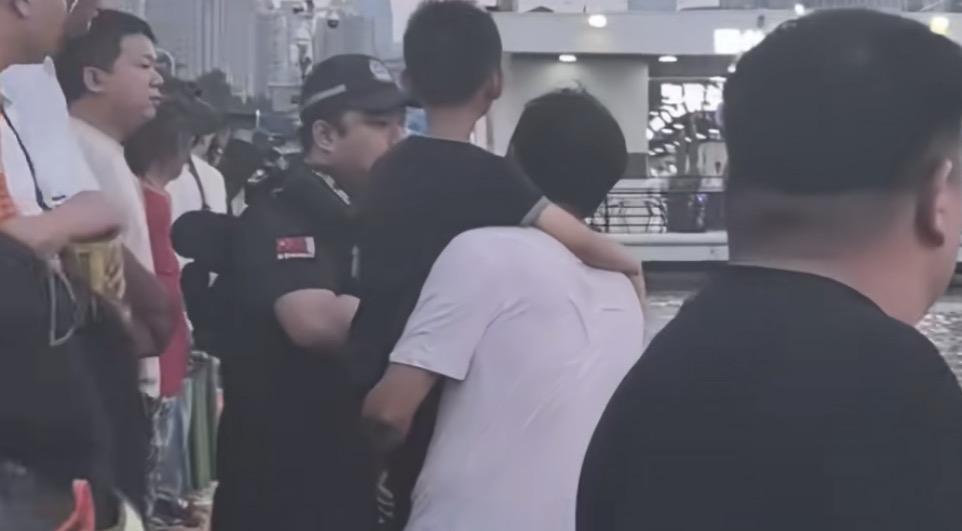 一家四口来游玩，结果母子双双丧了命！
8月5日一对陕西的夫妇，带着孩子来天津之眼