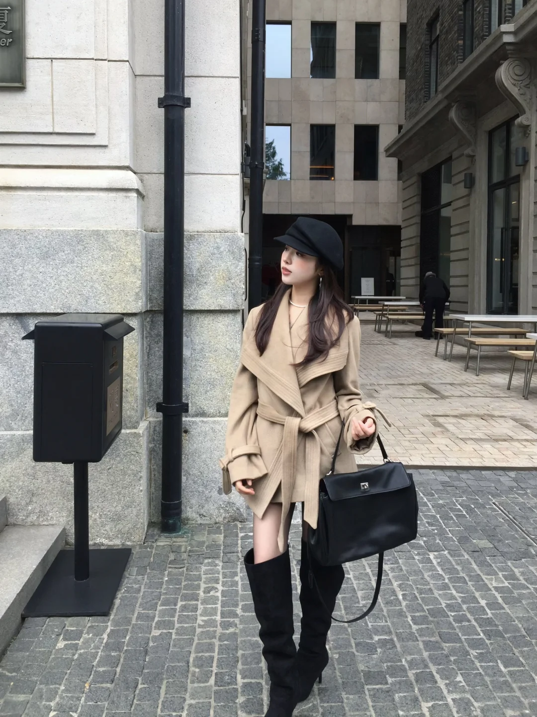 卡其色大衣给的氛围感