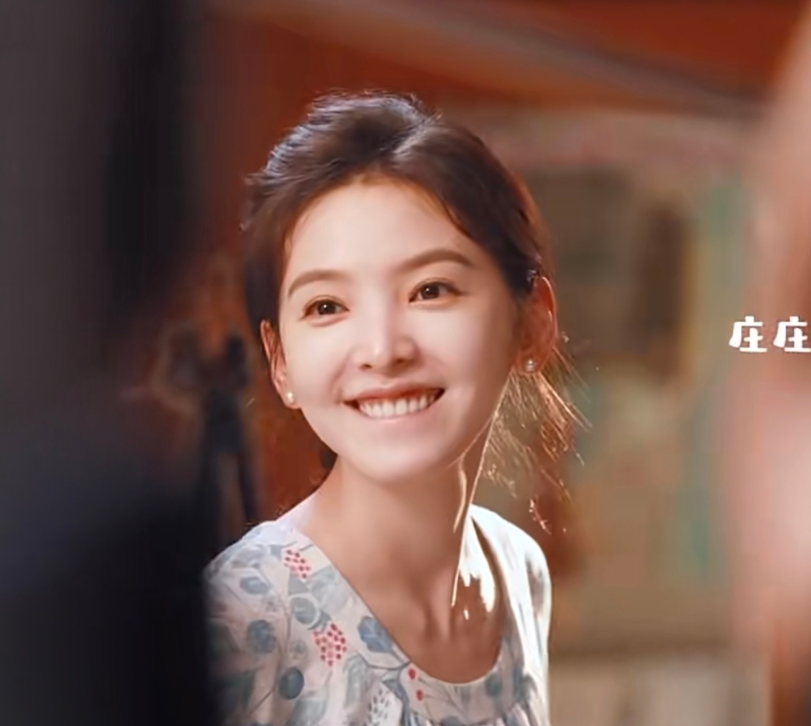 楠有个好神奇的点 五官偏钝感长相私下甚至很憨里憨气的不像个女明星样 但一到了剧里