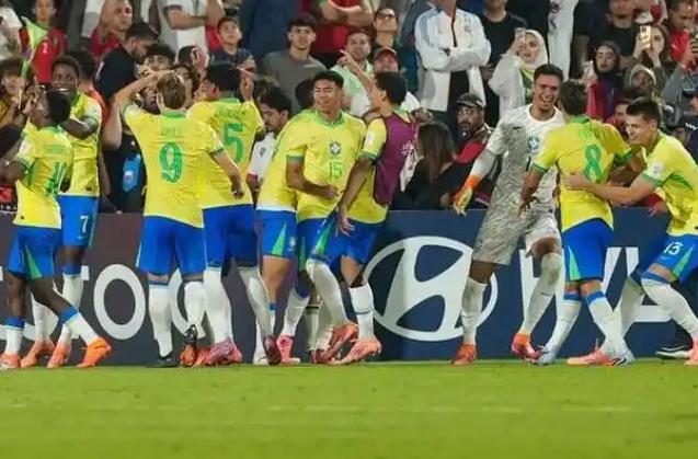 北京时间11月24日-25日，U17世界杯半决赛赛程如下：

第一场24日21：