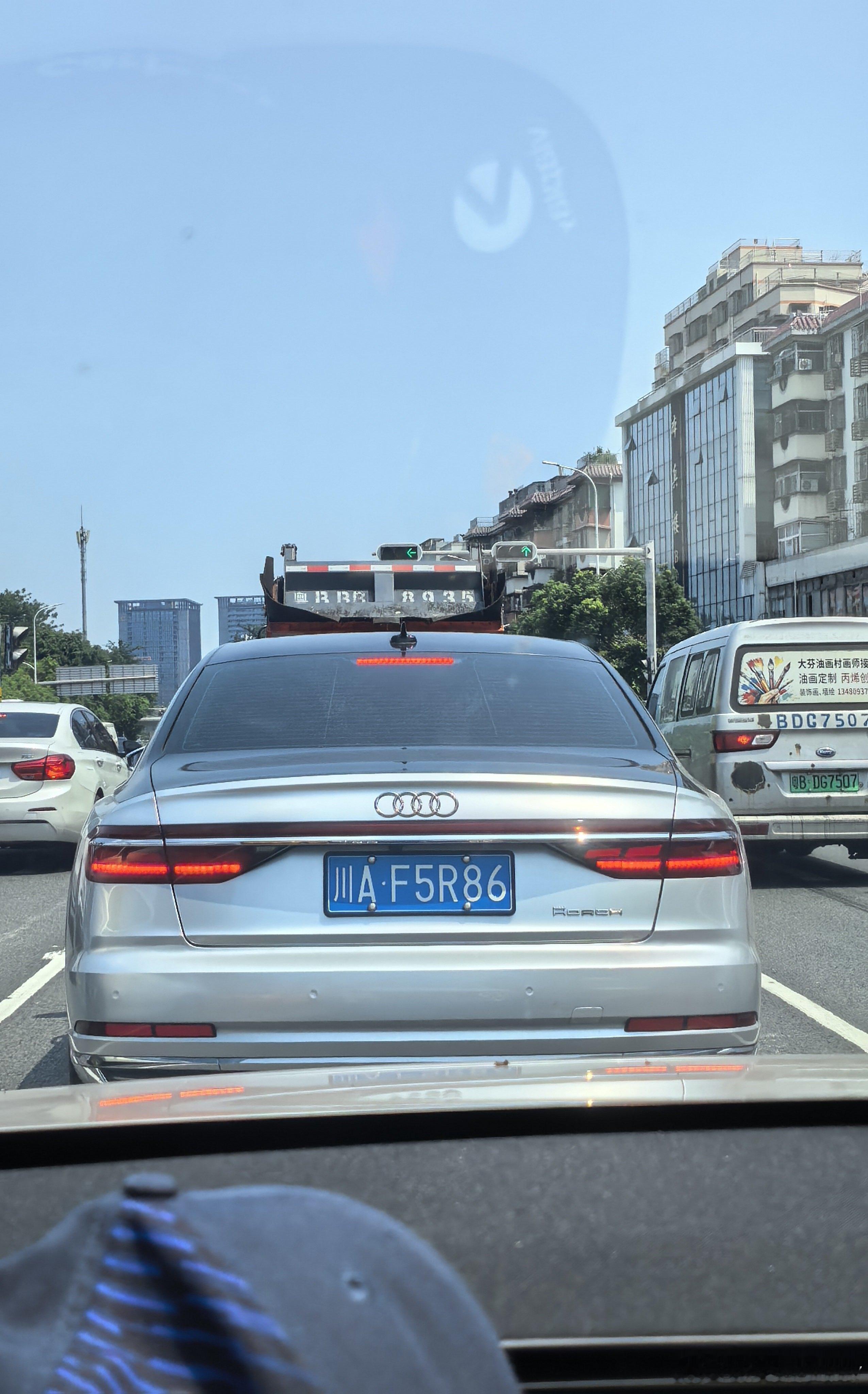 路遇银色霍希，老板是真爱奥迪啊 深圳