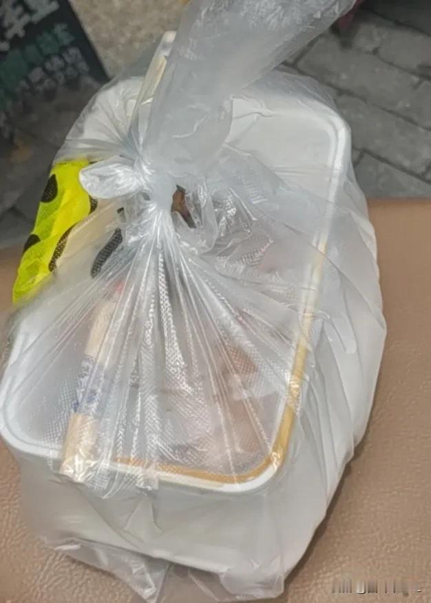现在的生活节奏快，每个人都很辛苦，好多时候不得不点外卖，各大外卖平台竞争激烈，时