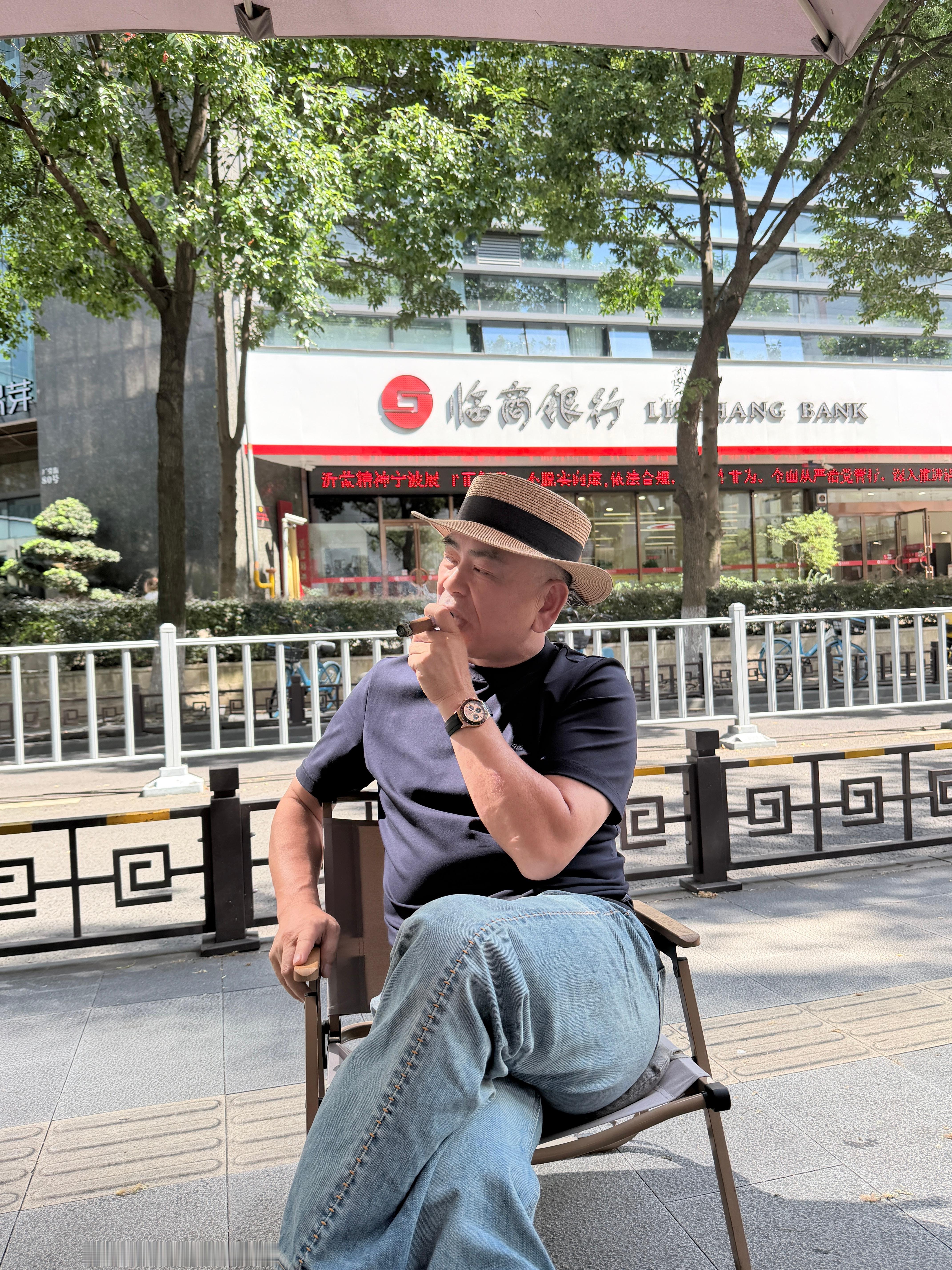 一天摸摸鱼又过去了 ​​​